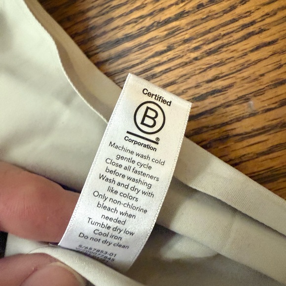 New with Tags Athleta Light Tan Button-Up Blouse - Picture 6 of 8